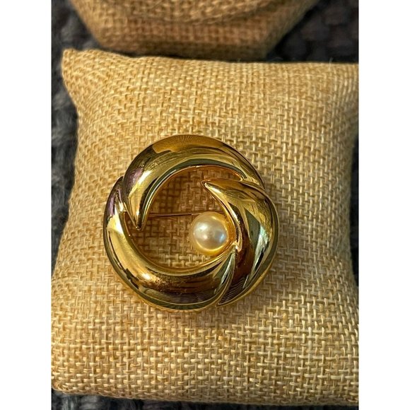 Napier Jewelry - Vintage Napier Gold Tone Faux Pearl Pin Brooch Open 1 3/8" Faux Pearl is 3/8"